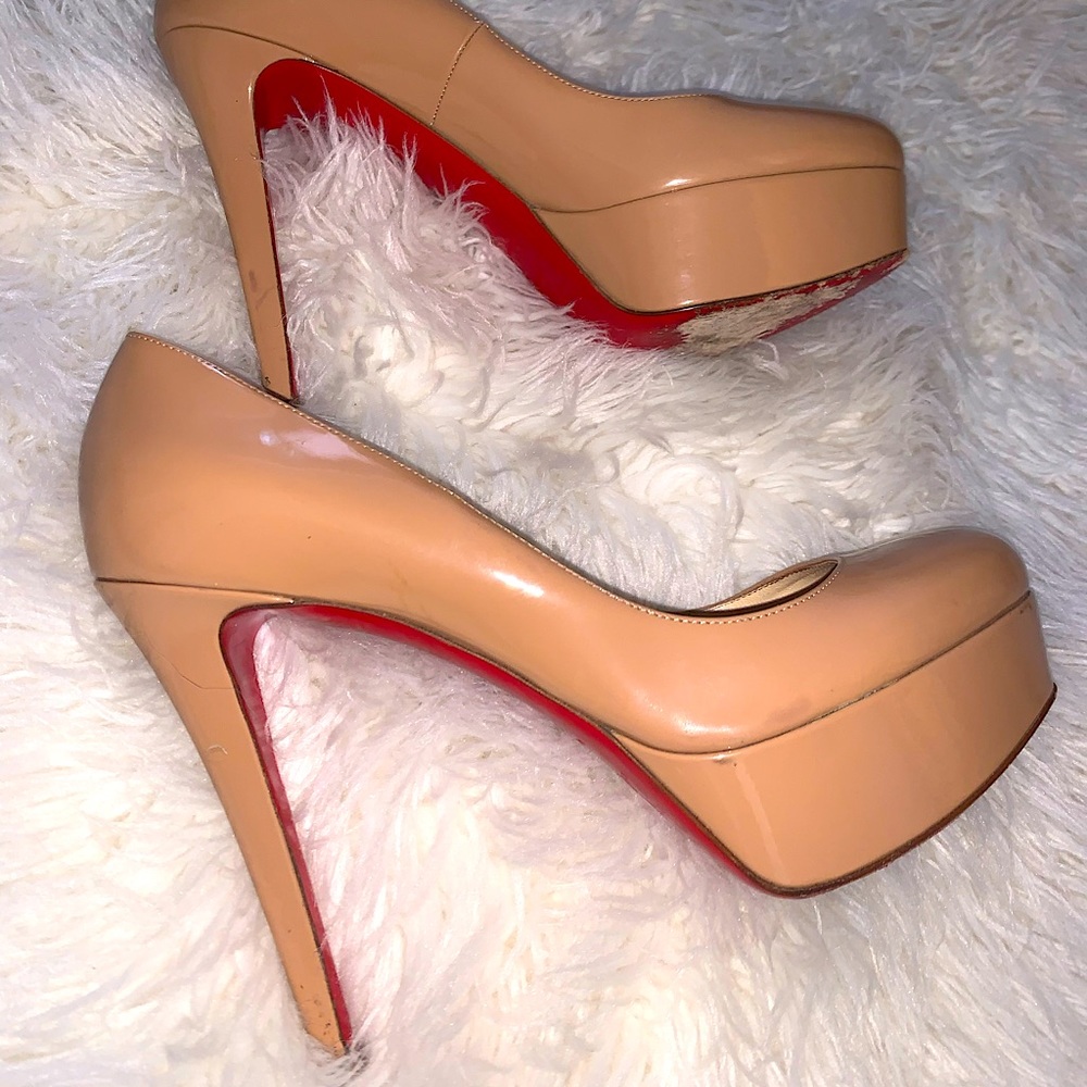 Christian Louboutin 39 BIANCA 120 NEGOTIABLE $$